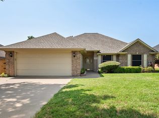 1104 Starling Ct, Burleson, TX 76028