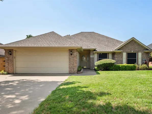1104 Starling Ct, Burleson, TX 76028