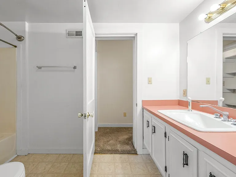 407 S 2nd St — Photo 10