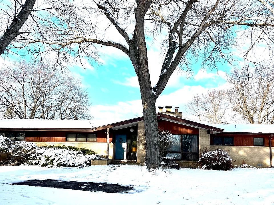 2nd image of 27214 W Henry Ln