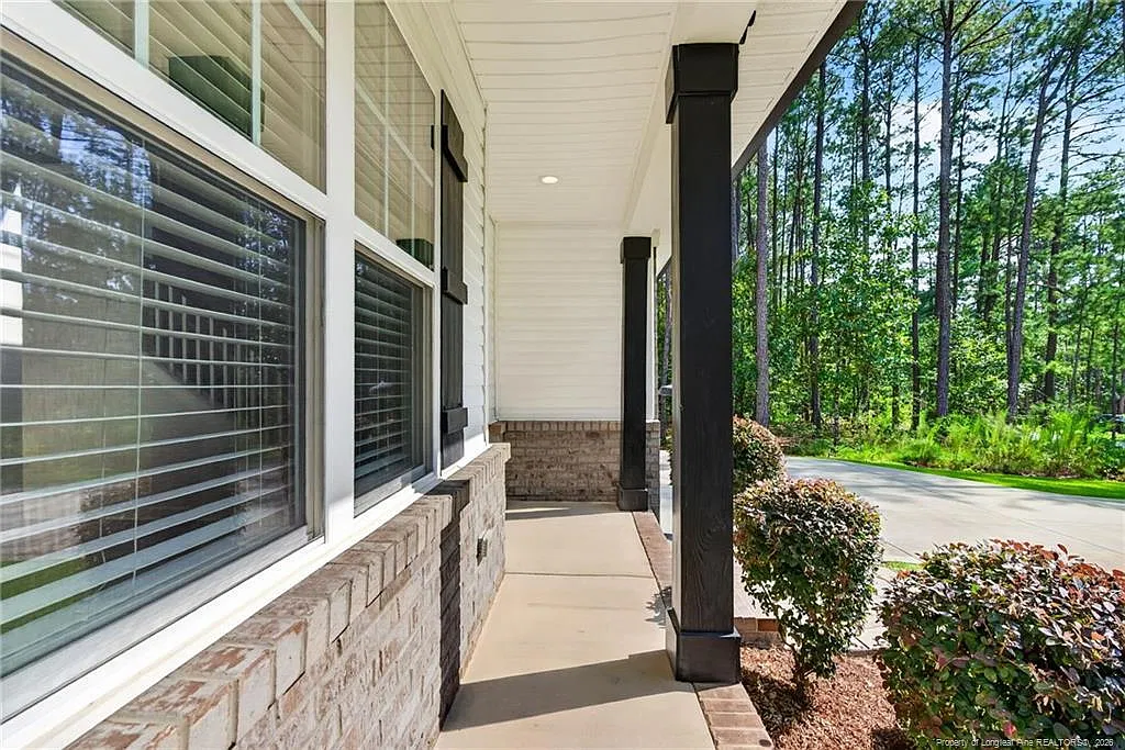 4 bed, 2.5 bath, 2156 sqft, $2,200 — Photo 4
