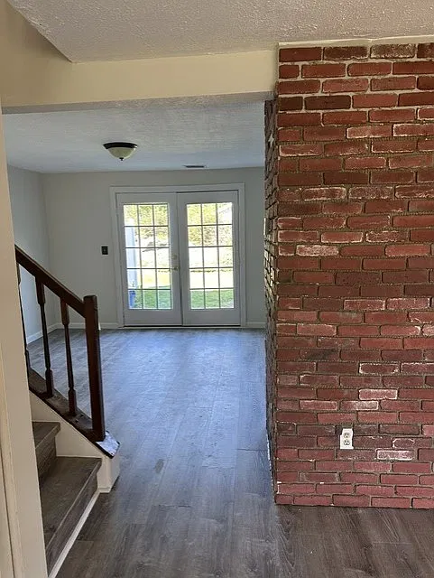 3 bed, 2.5 bath, 1200 sqft, $2,800 — Photo 2