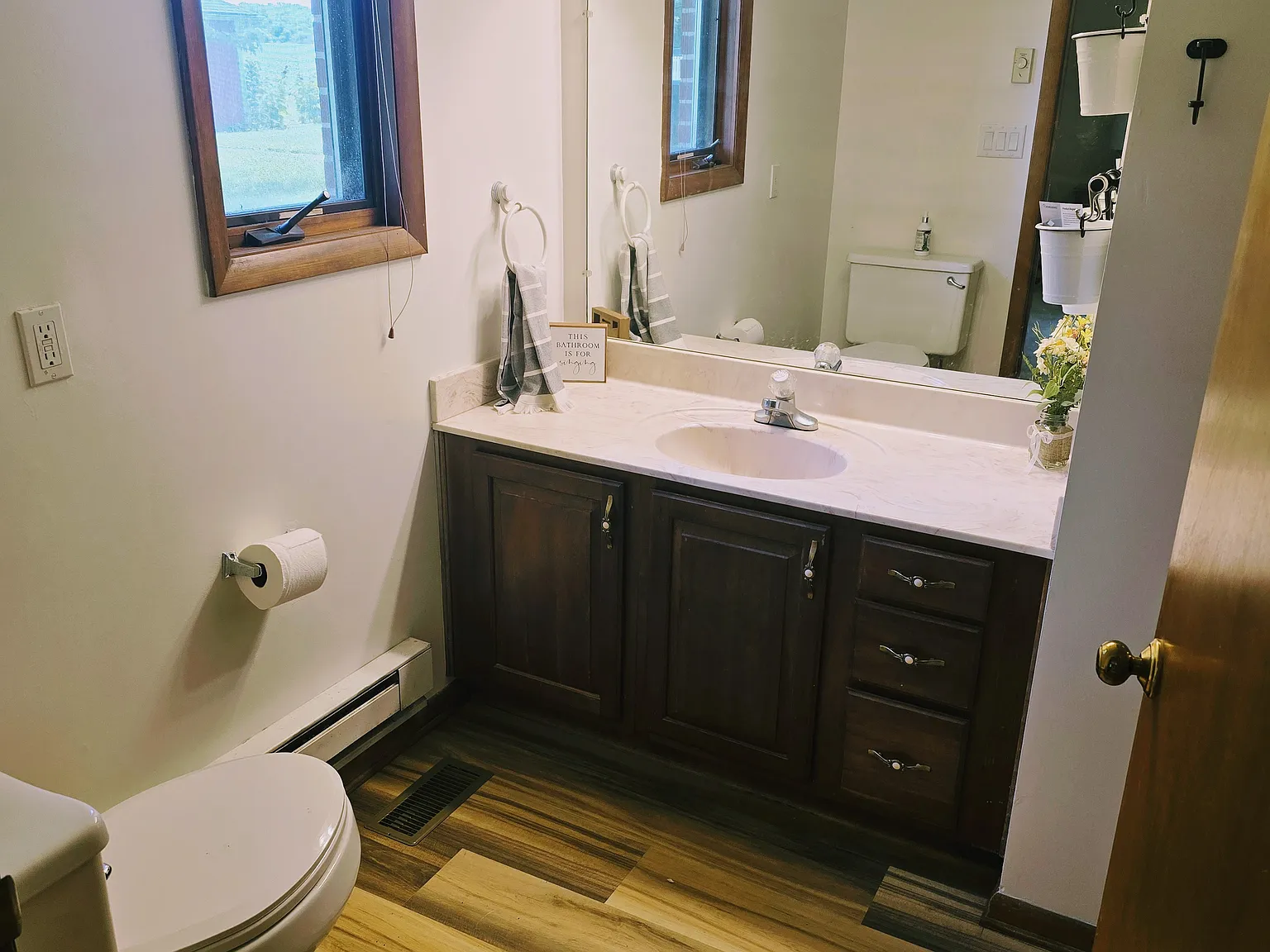 3 bed, 2098 sqft, $2,200 — Photo 4