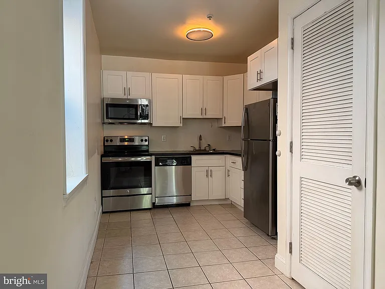 922 S 49th St #-1 — Photo 8