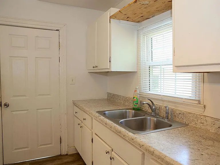 2214 Walker Ave — Photo 8