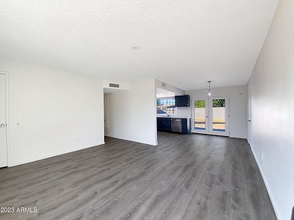 3rd image of 636 E GLADE Avenue
