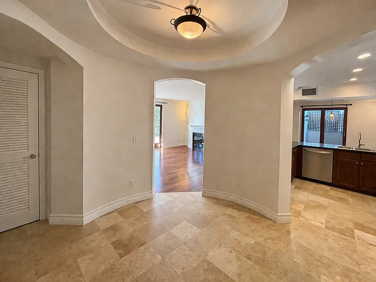 122 N Clark Dr #206 — Photo 10