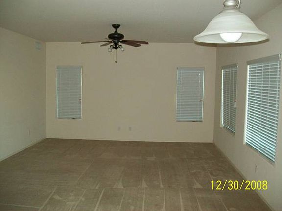 Bkfst Area to Family Room