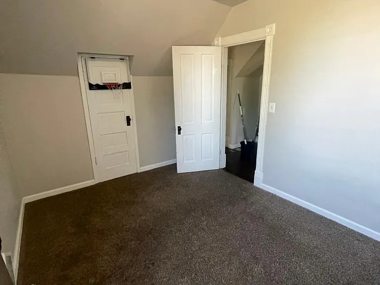 2604 N Madelia St #2 — Photo 2