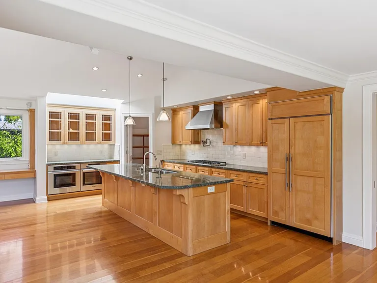 845 Windsor Dr — Photo 14