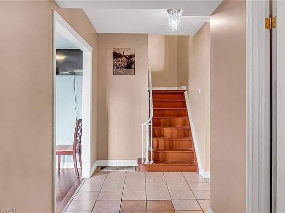 4th image of 144 Limeridge Rd E