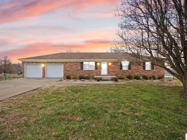 909 Dripping Springs Rd, Glasgow, KY 42141