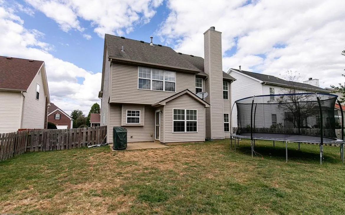 4 bed, 1905 sqft, $2,300 — Photo 2