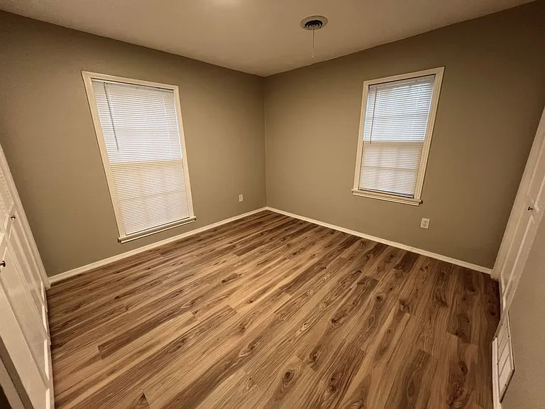 2906 S Monroe St — Photo 11