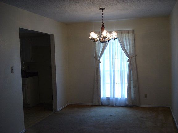 3rd image of 1609 Post Oak Pl