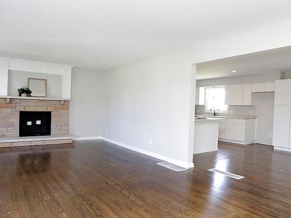 4th image of 107 Allen Douglas Dr