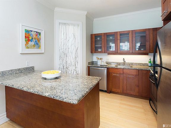 4th image of 635 Capp St