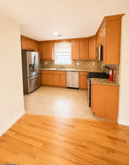 1028 Bond St #2 — Photo 8