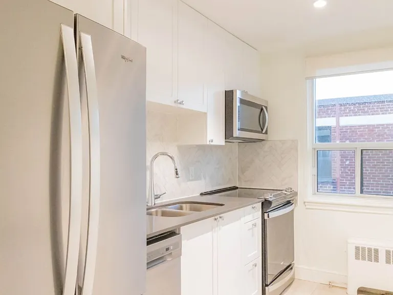 2406 Queen St E #2402 — Photo 7