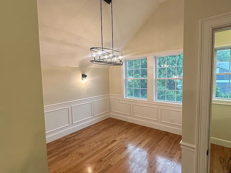 Flex dining/office space off of back corner of kitchen