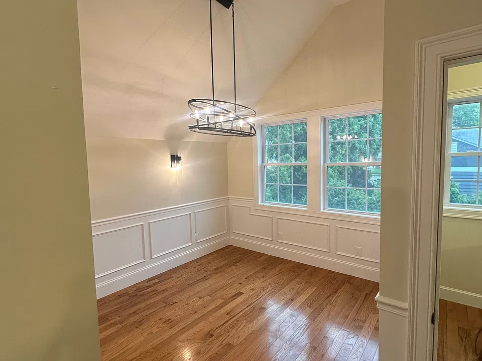 Flex dining/office space off of back corner of kitchen