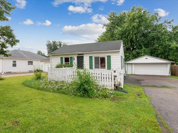 144 E Gilbert Dr, Elk Run Heights, IA 50707