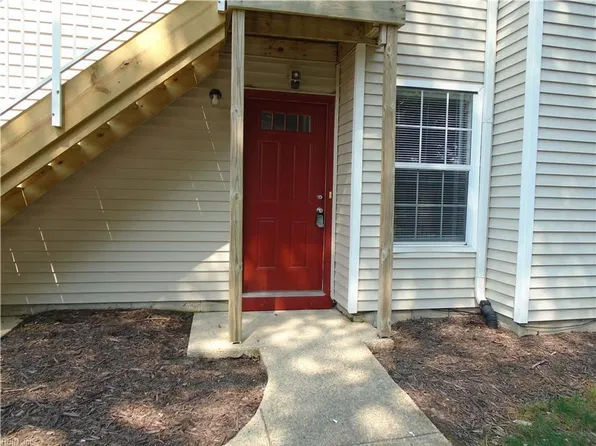 553 Pier Ct, Virginia Beach, VA 23462