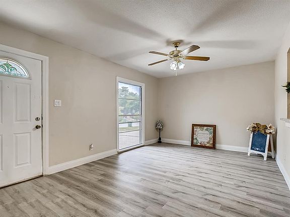 2nd image of 605 Cedar Dr
