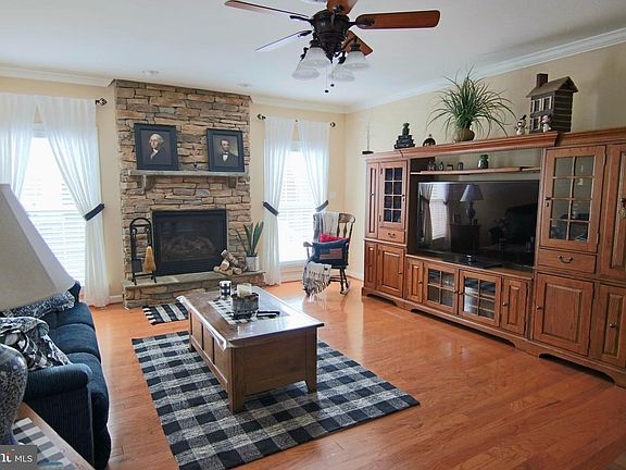 2nd image of 1263 Colonial Park Dr