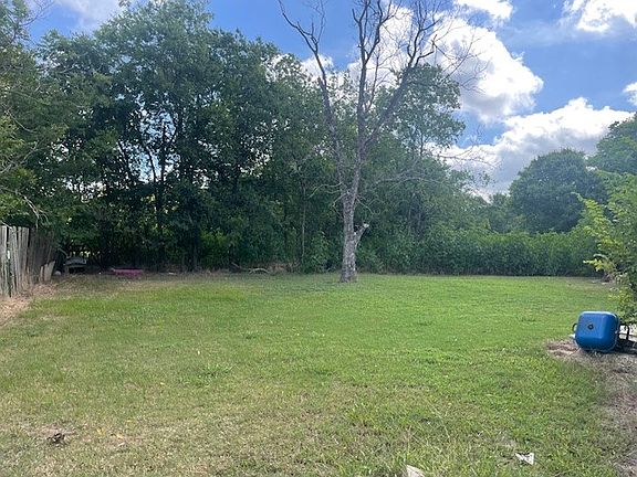 3rd image of 527 E Yeagua St