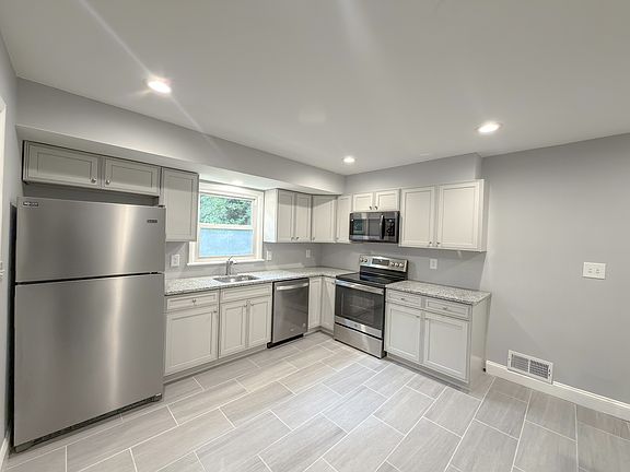 3rd image of 9226 Limestone Pl