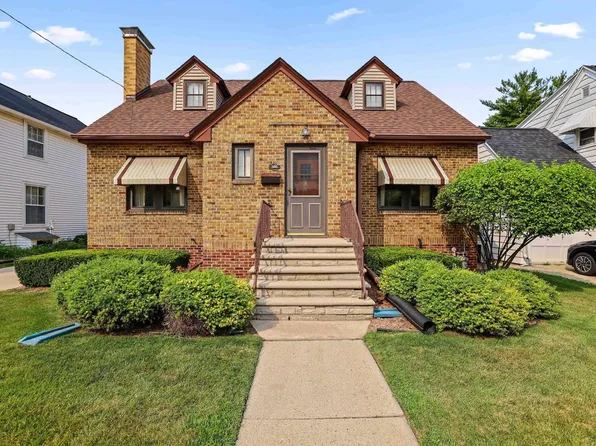 1146 Dousman St, Green Bay, WI 54303