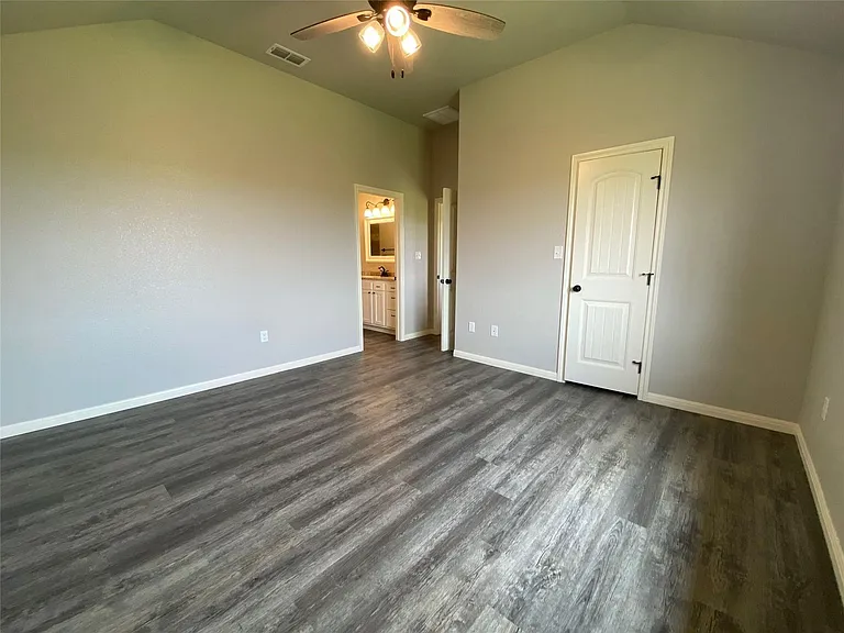 6901 Inverness St — Photo 4