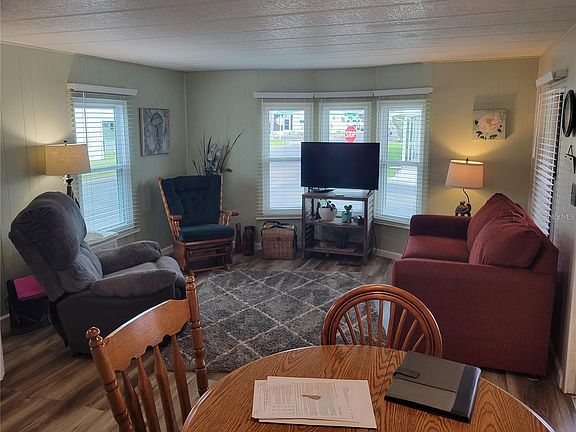 2nd image of 3111 Bessie Ln