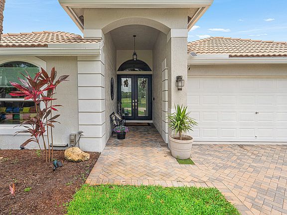 5th image of 5641 FOUNTAINS Drive S #5641