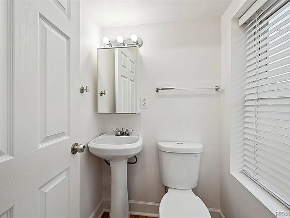 5th image of 253 N Lincoln St #3