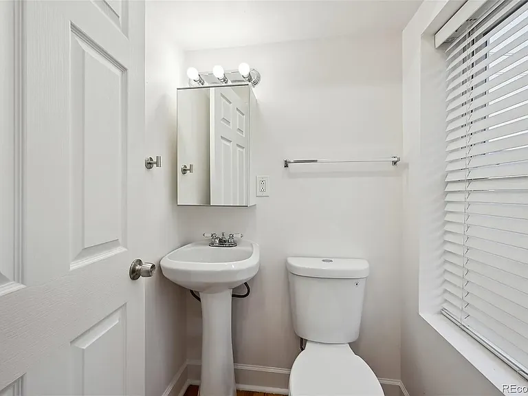 253 N Lincoln St #3 — Photo 5