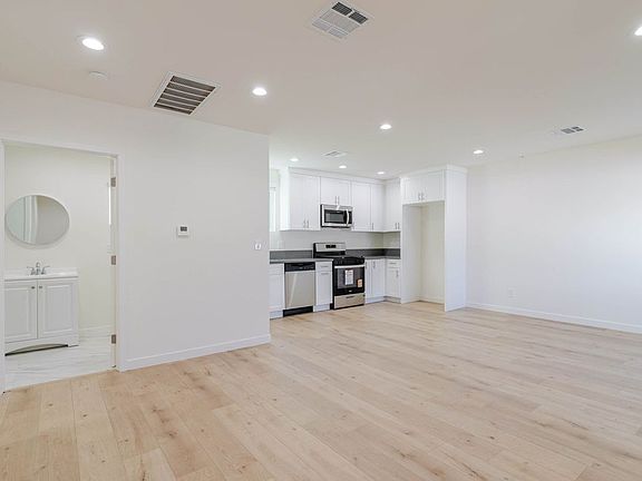 4th image of 5407 La Mirada Ave