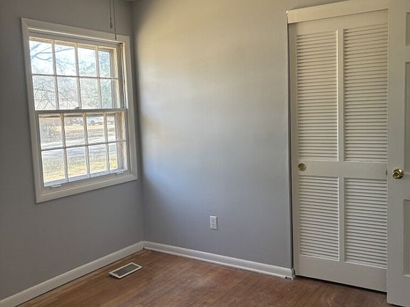 5th image of 1005 Longview Dr