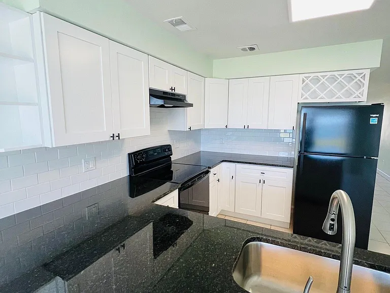 2563 Gary Cir — Photo 3