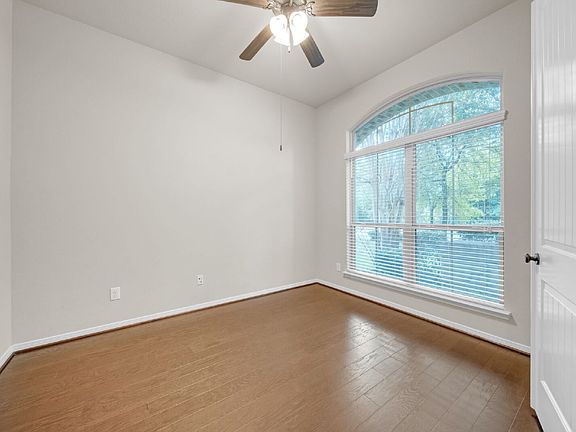 4th image of 323 Kinderwood Trl