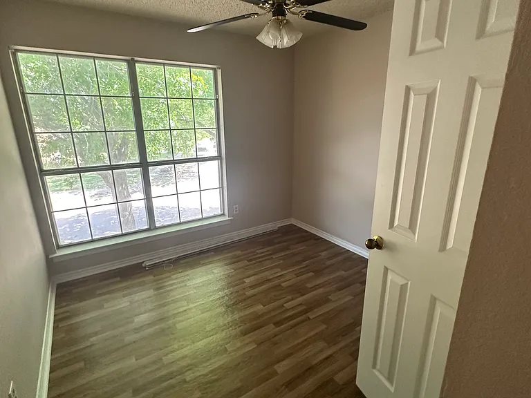 1441 Warwick Dr — Photo 19