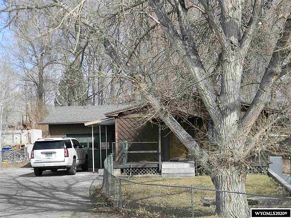 3rd image of 121 Davis Ln