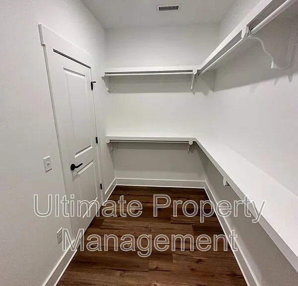 213 Myrtle Ave — Photo 33