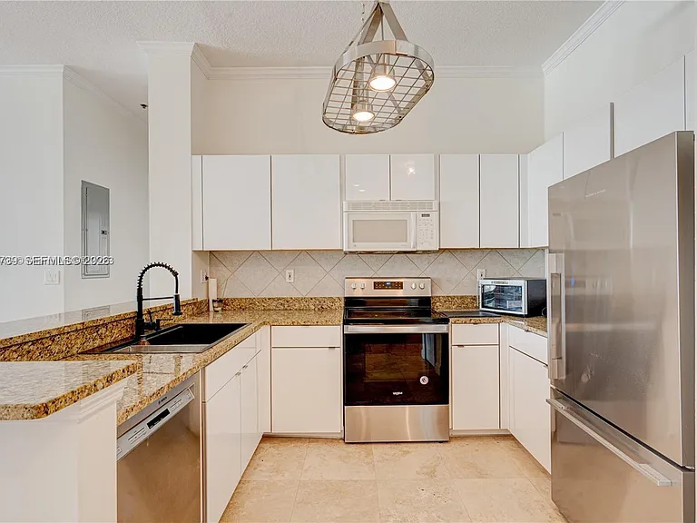 2665 SW 37th Ave #101 — Photo 4