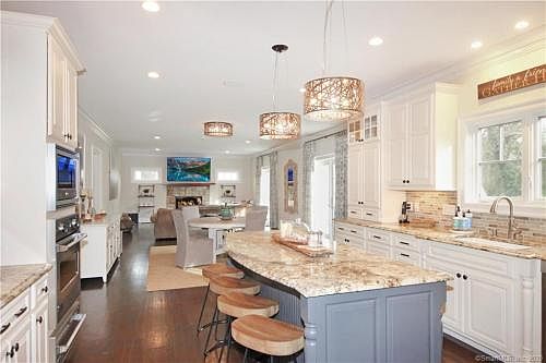 4th image of 9 Davenport Dr #A