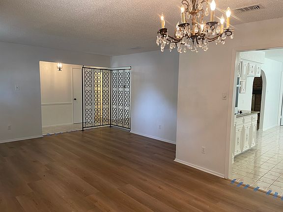 3rd image of 2014 Bay Oaks Dr