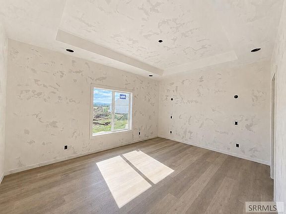 4th image of 566 W Stonebridge