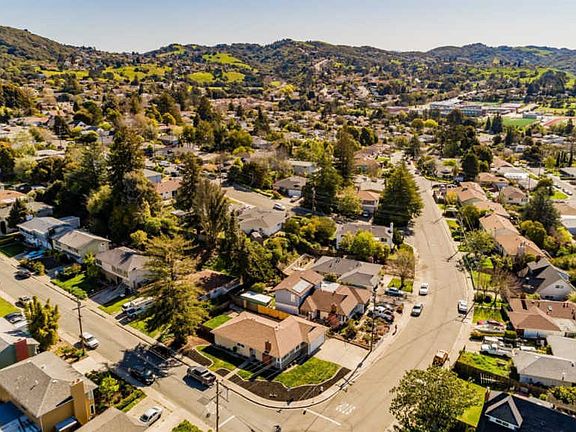 4th image of 3004 Deseret Dr