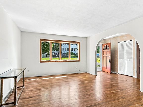 4th image of 218 Gallagher Street